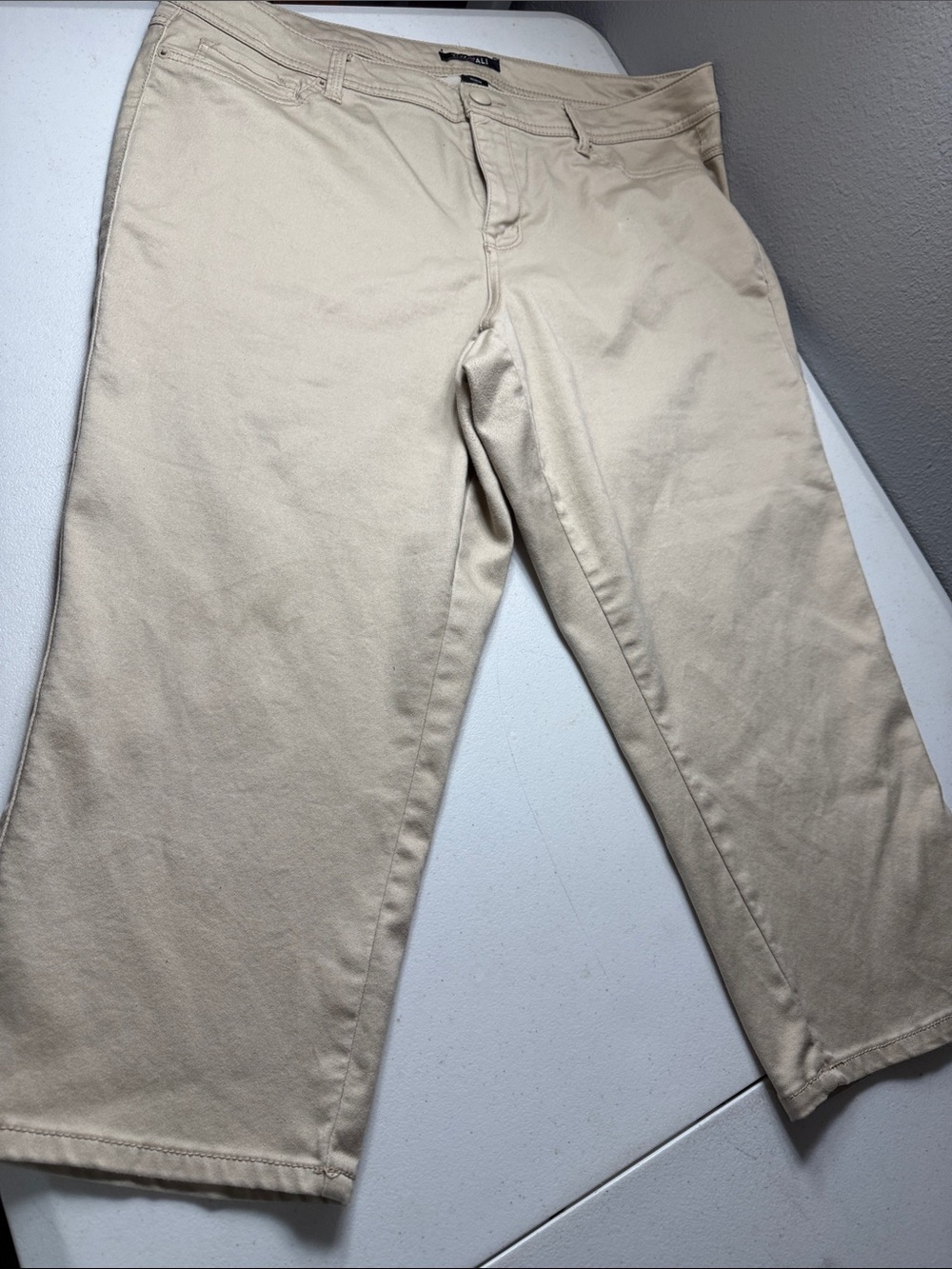 Roz & Ali Beige Cropped Capris